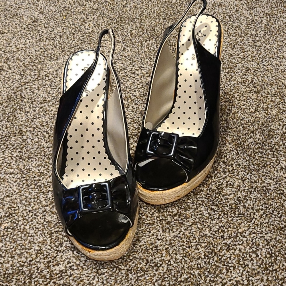 Black peep toe wedge